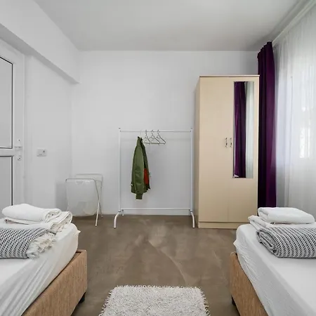 Kusadasi, Simsek Daire *
